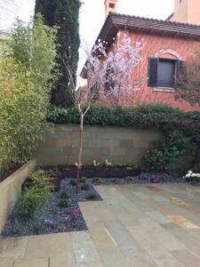 patio en Príncipe Pio XII realizado por Abierto al Jardín