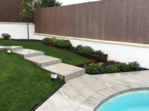 reforma realizada por Abierto al Jardín de un jardín en pozuelo