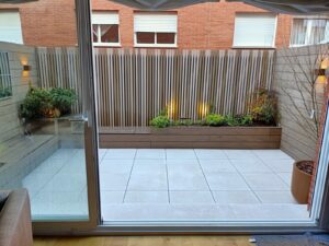 reforma de un patio realizado por la empresa de Abierto al Jardín en San Sebastián de los Reyes