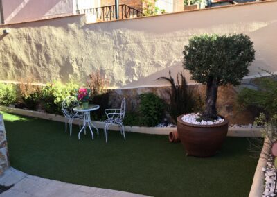 reforma de un patio realizado por la empresa de paisajismo Abierto al Jardín en Puerta de Hierro