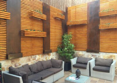 reforma de un patio realizado por la empresa de paisajismo Abierto al Jardín en Puerta de Hierro