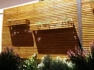 reforma de un patio realizado por la empresa de paisajismo Abierto al Jardín en Puerta de Hierro