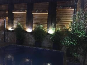 reforma de un patio realizado por la empresa de paisajismo Abierto al Jardín en Puerta de Hierro