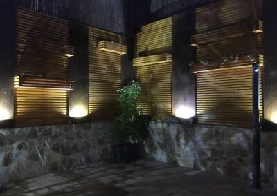 reforma de un patio realizado por la empresa de paisajismo Abierto al Jardín en Puerta de Hierro