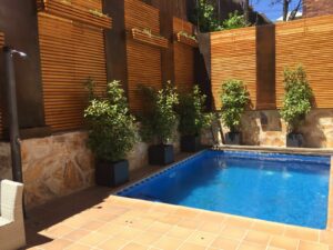 reforma de un patio realizado por la empresa de paisajismo Abierto al Jardín en Puerta de Hierro