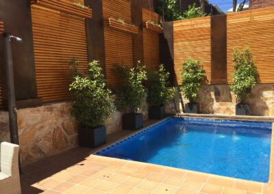 reforma de un patio realizado por la empresa de paisajismo Abierto al Jardín en Puerta de Hierro