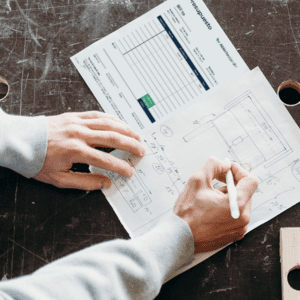 Visita al espacio Es un servicio con visita a tu espacio exterior donde podremos conocerte y sentir el potencial del lugar. Tendremos una charla donde hablaremos sobre vuestras necesidades, gustos, presupuesto y conseguir transformar tu jardín en lo que siempre has querido. Tras 7-10 días después de l visita, te enviaremos una valoración de las partidas detalladas que necesita tu espacio exterior para conseguir el entorno que siempre has soñado. Incluiremos una carpeta de muestras de materiales personalizados.