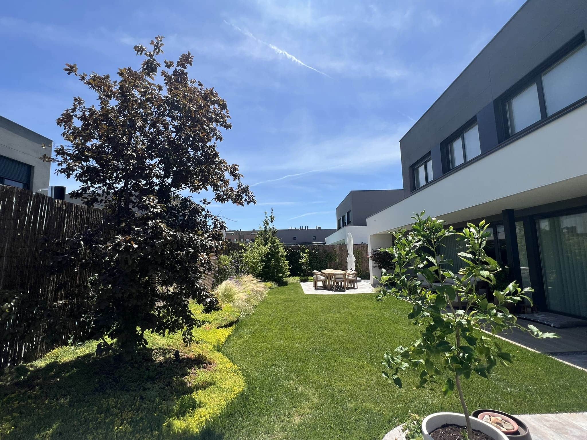 Ver proyecto de jardín en vivienda unifamiliar en Villalbilla — Abierto al Jardín